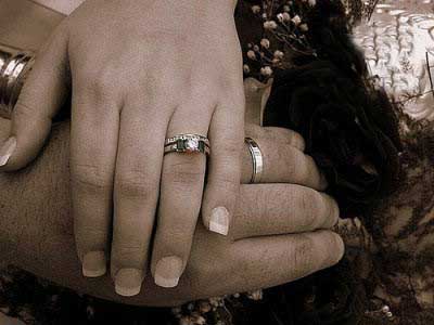چرا مردان حلقه ازدواج دست نمی‌کنند؟