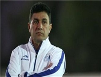 قلعه‌نویی: مربیان ایرانی را مچاله می‌کنند/ درخشان حق ندارد در مورد فوتبال حرف بزند؟!